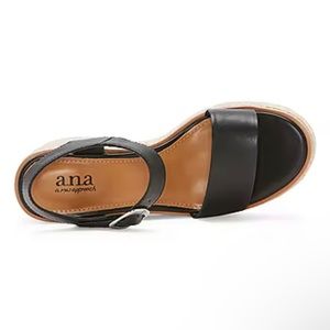 Black strapped spring sandals